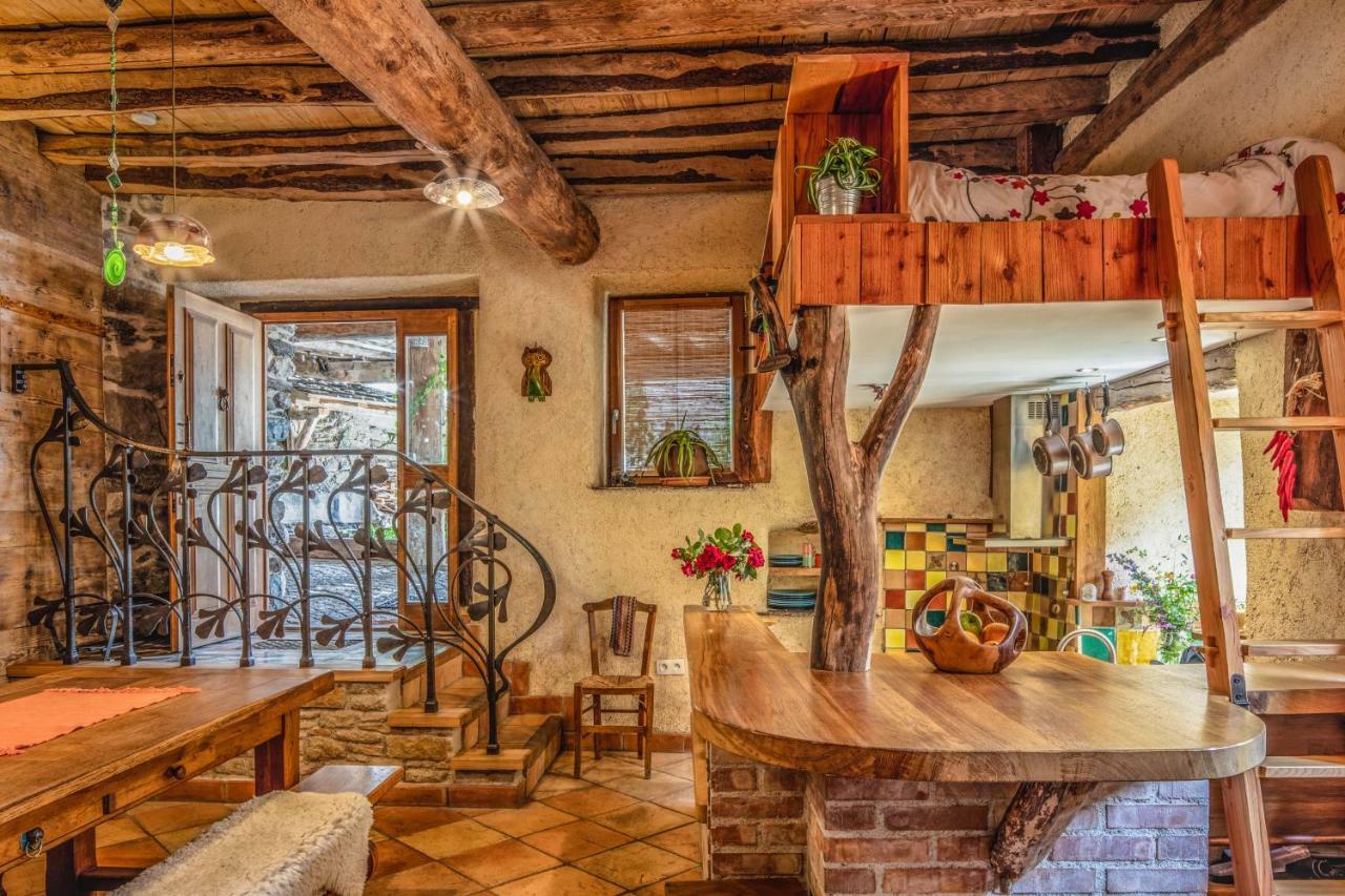 The Dragon Barn - Studio Ascou Bagian luar foto