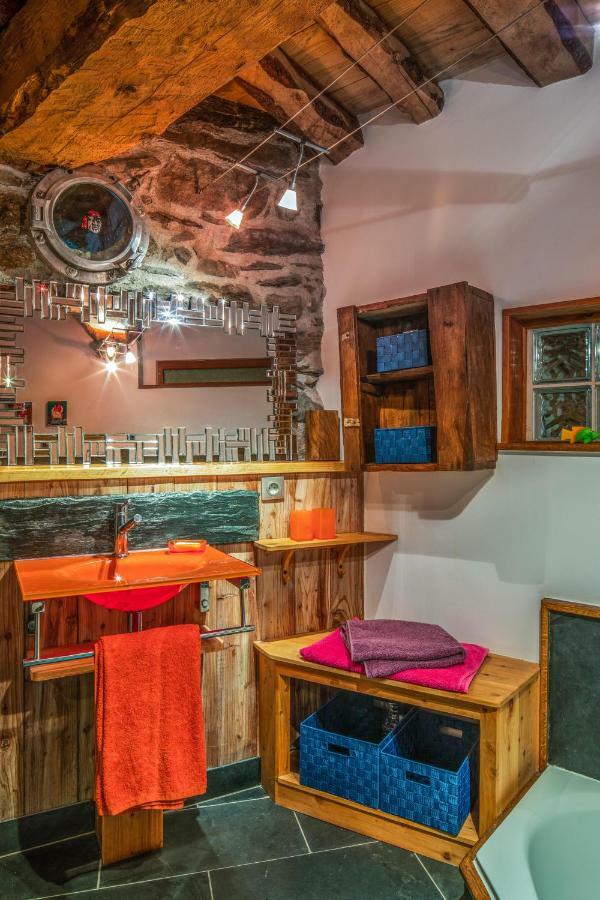 The Dragon Barn - Studio Ascou Bagian luar foto