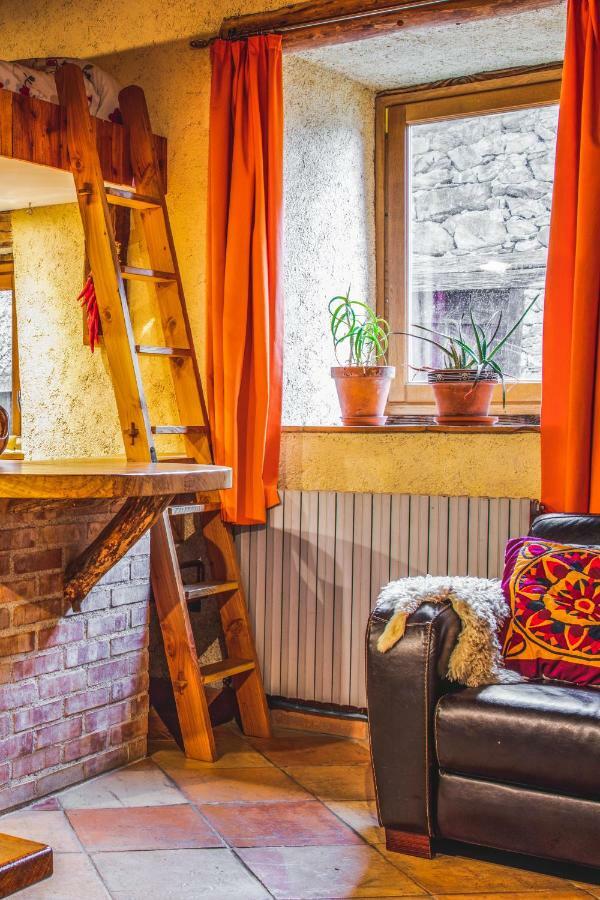 The Dragon Barn - Studio Ascou Bagian luar foto